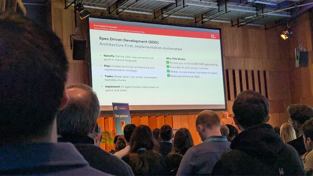 Vortrags-Slide zum Trust Paradox auf der Bühne der c’t webdev conference