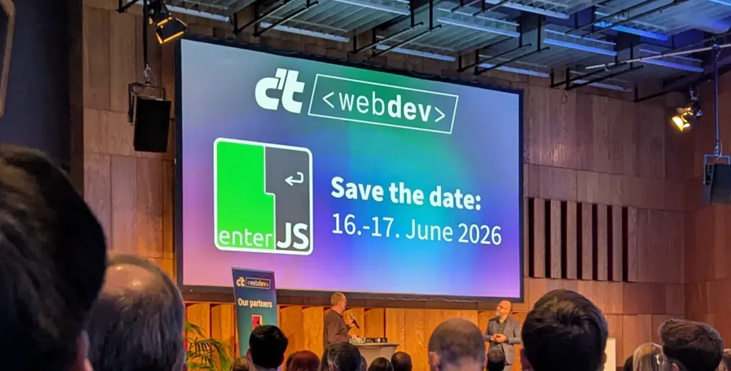 Blick auf die Bühne während eines Vortrags der c’t webdev conference